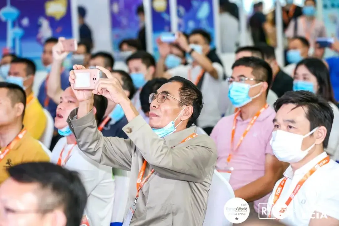 Chinese leaders Examine Industry Crises at RemaxWorld